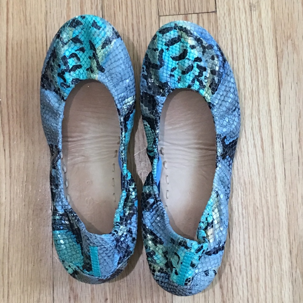 Azure snake Tieks size 9
